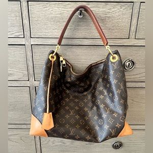 Louis Vuitton Berri MM Monogram Handbag